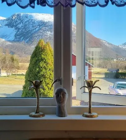 Rodseth Gardsovernatting * Molde