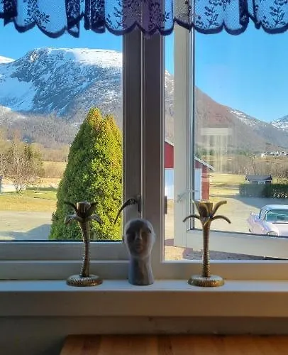 Rodseth Gardsovernatting * Molde